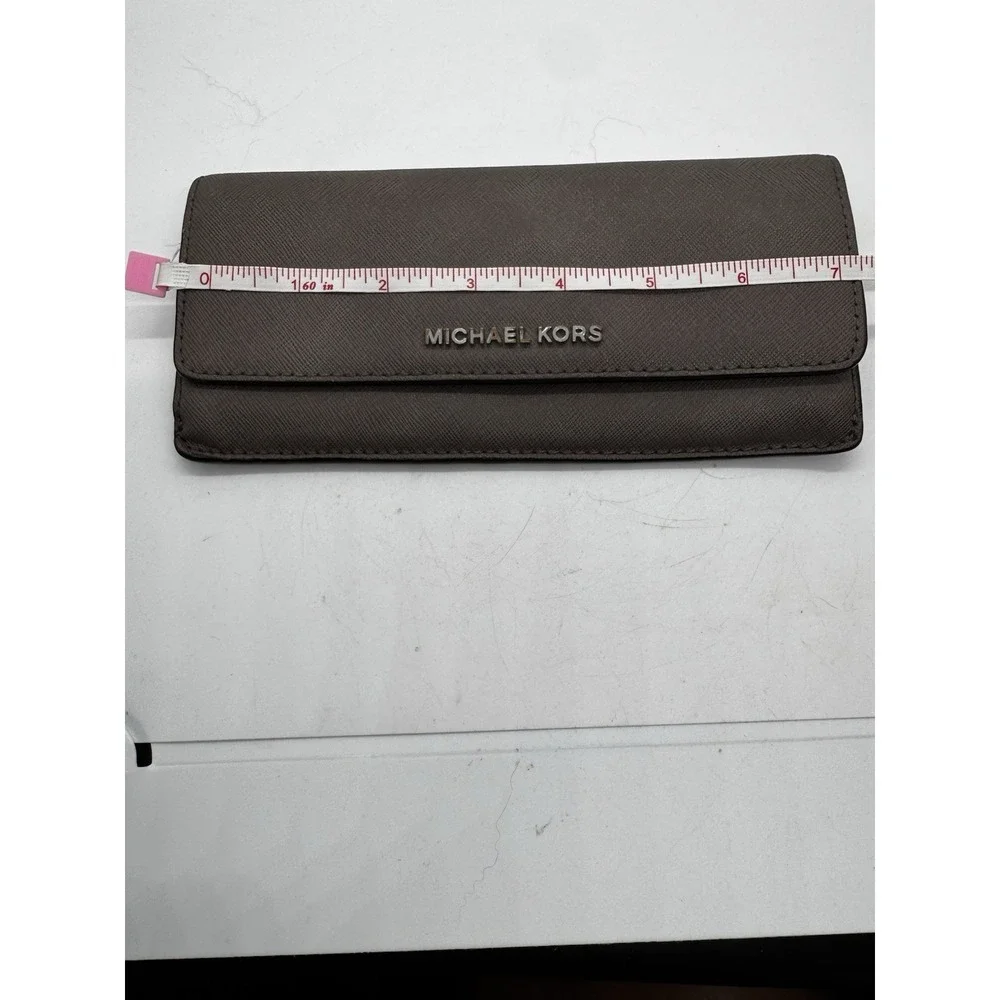 Michael Kors Large Slim Wallet Taupe EUC A8